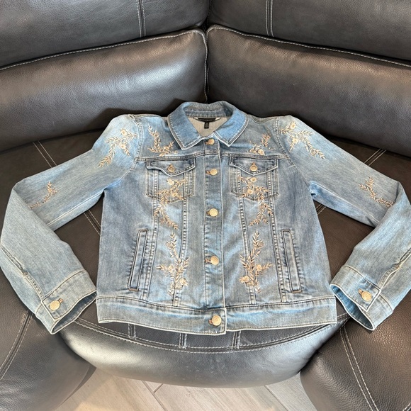 White House Black Market Light Blue Embroidered Jean Jacket 💙 - Picture 7 of 11